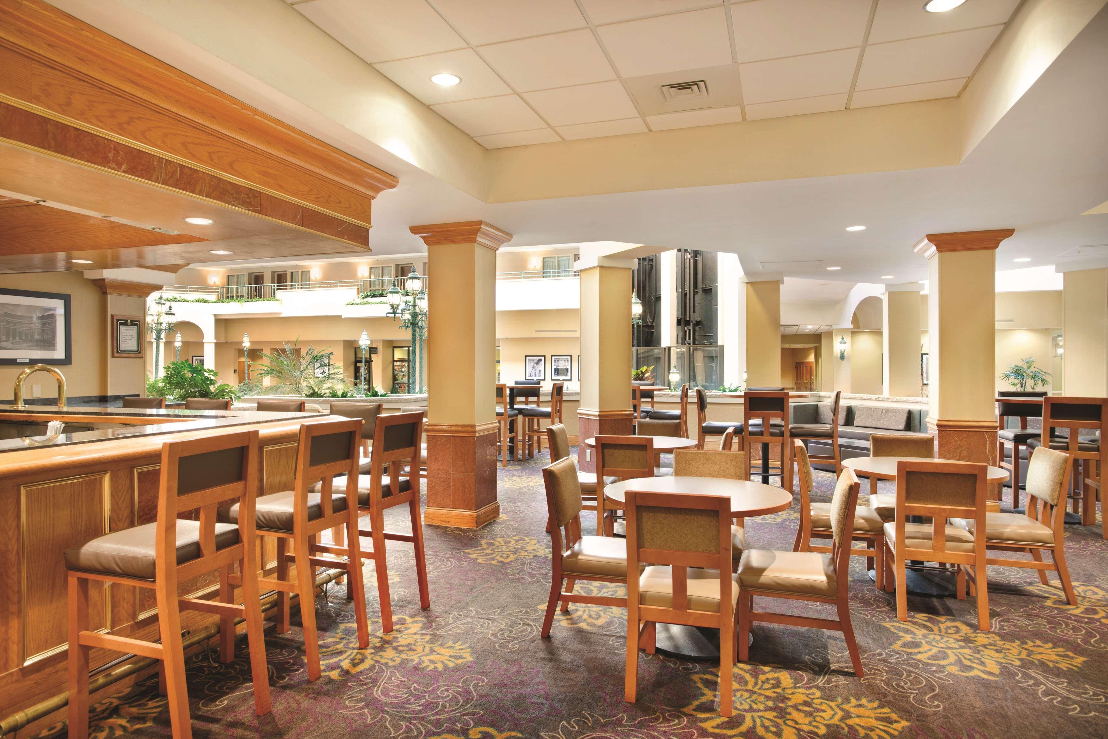 Embassy Suites By Hilton Greensboro Airport Kültér fotó