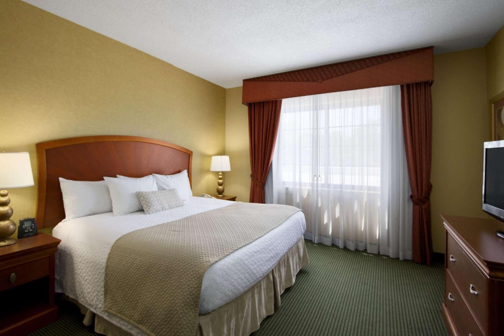 Embassy Suites By Hilton Greensboro Airport Kültér fotó